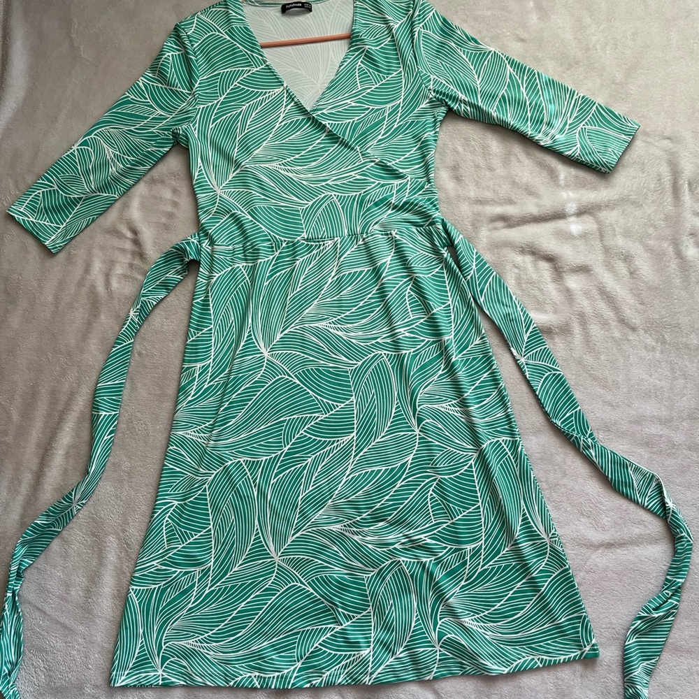 Patty Boutik Wrap dress size M